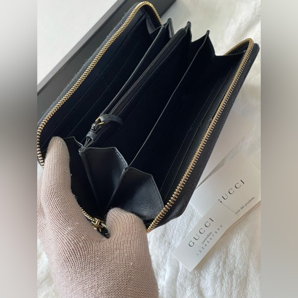 Gucci Sylvie black zippy aroun wallet - Picture 5 of 16